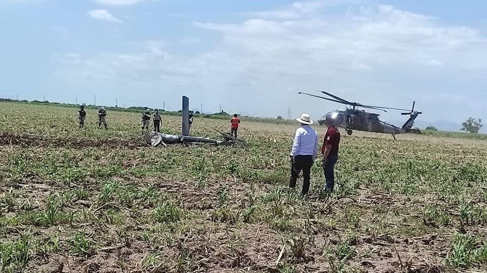 Cae helicóptero de la Marina en Ahome, Sinaloa