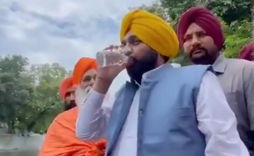 ministro indio hospital beber
