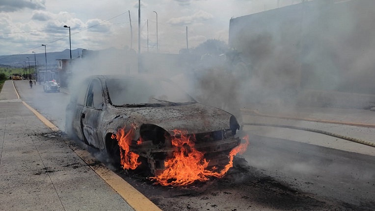 se incendia vehículo en La Aldea