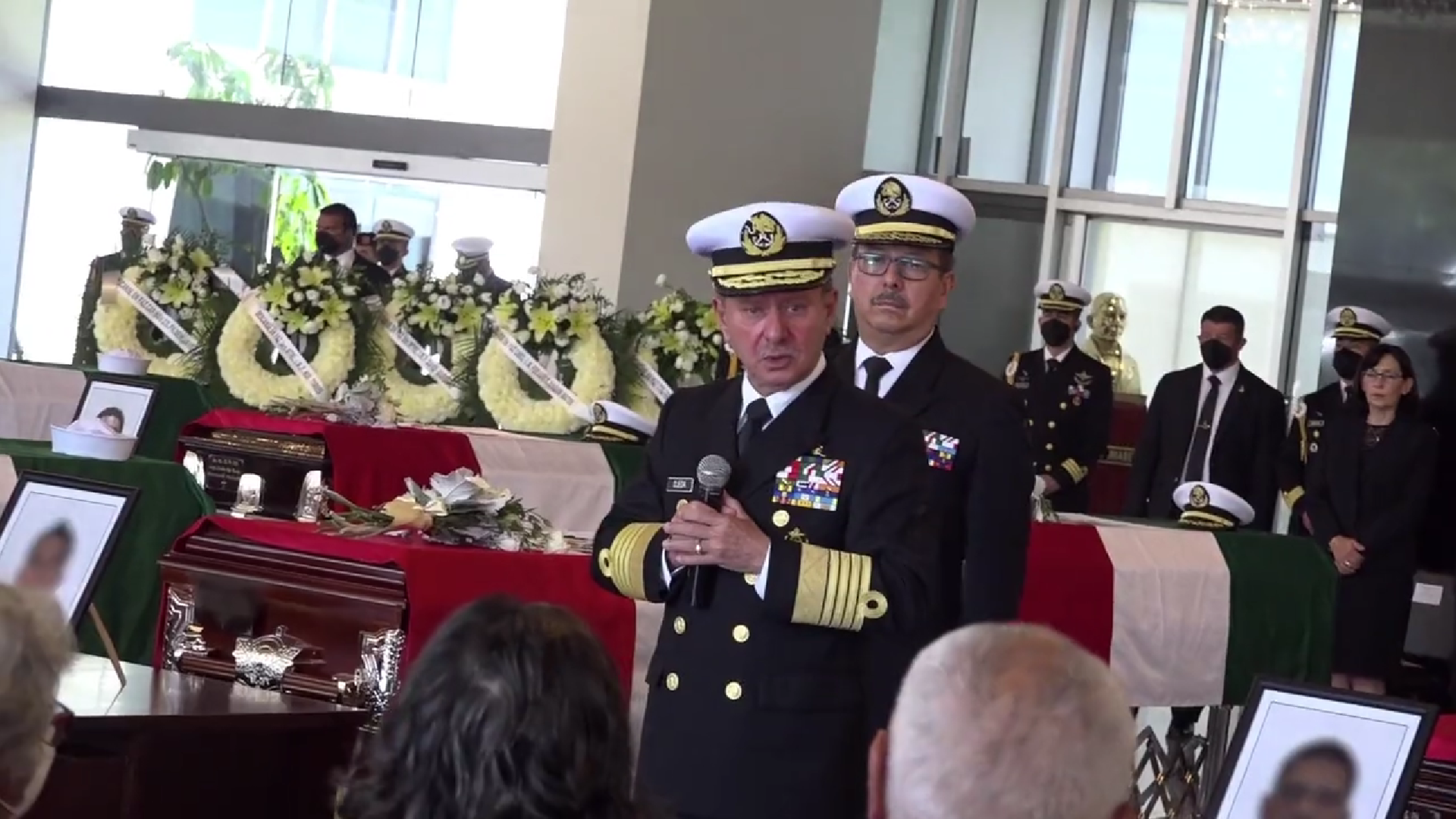 Rinde Semar homenaje a marinos fallecidos tras operativo