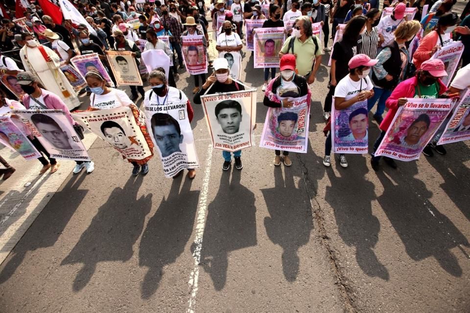 83 órdenes de captura por caso Ayotzinapa: FGR