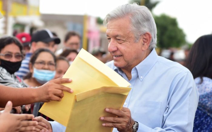 'Es mejor heredar pobreza, pero no deshonra', AMLO