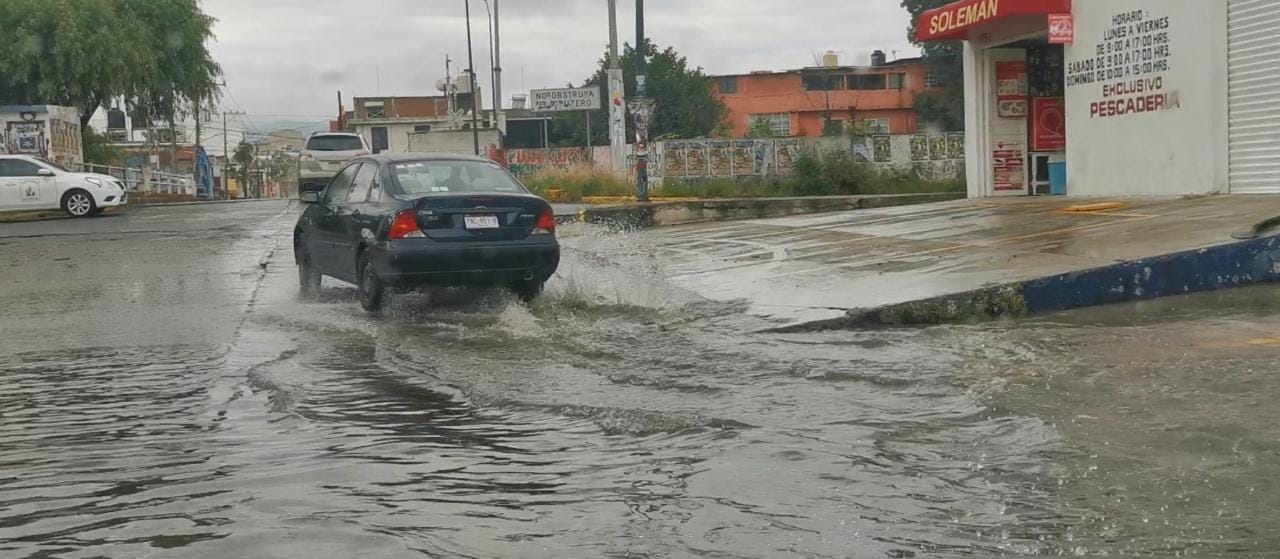 Amanece calles y avenidas en Morelia inundadas