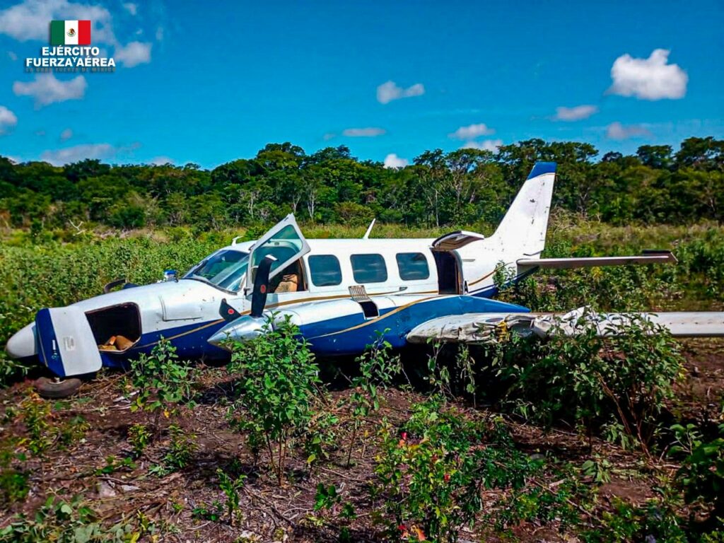 Asegura Sedena avioneta con narcóticos en Campeche
