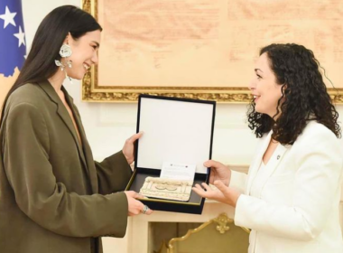 Dua Lipa, nombrada embajadora de honor de Kosovo