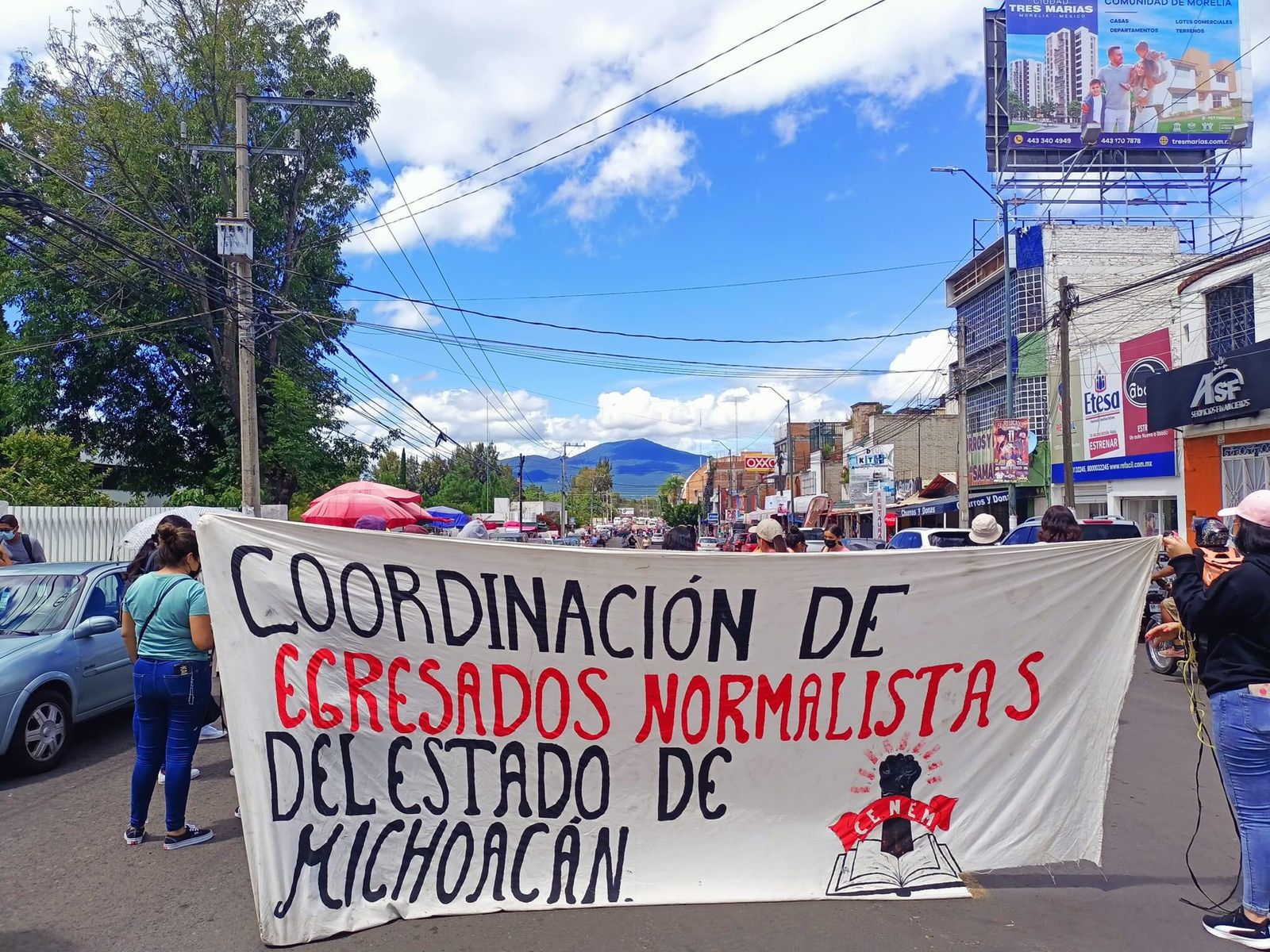 En Michoacán el ciclo escolar no ha iniciado egresados normalistas