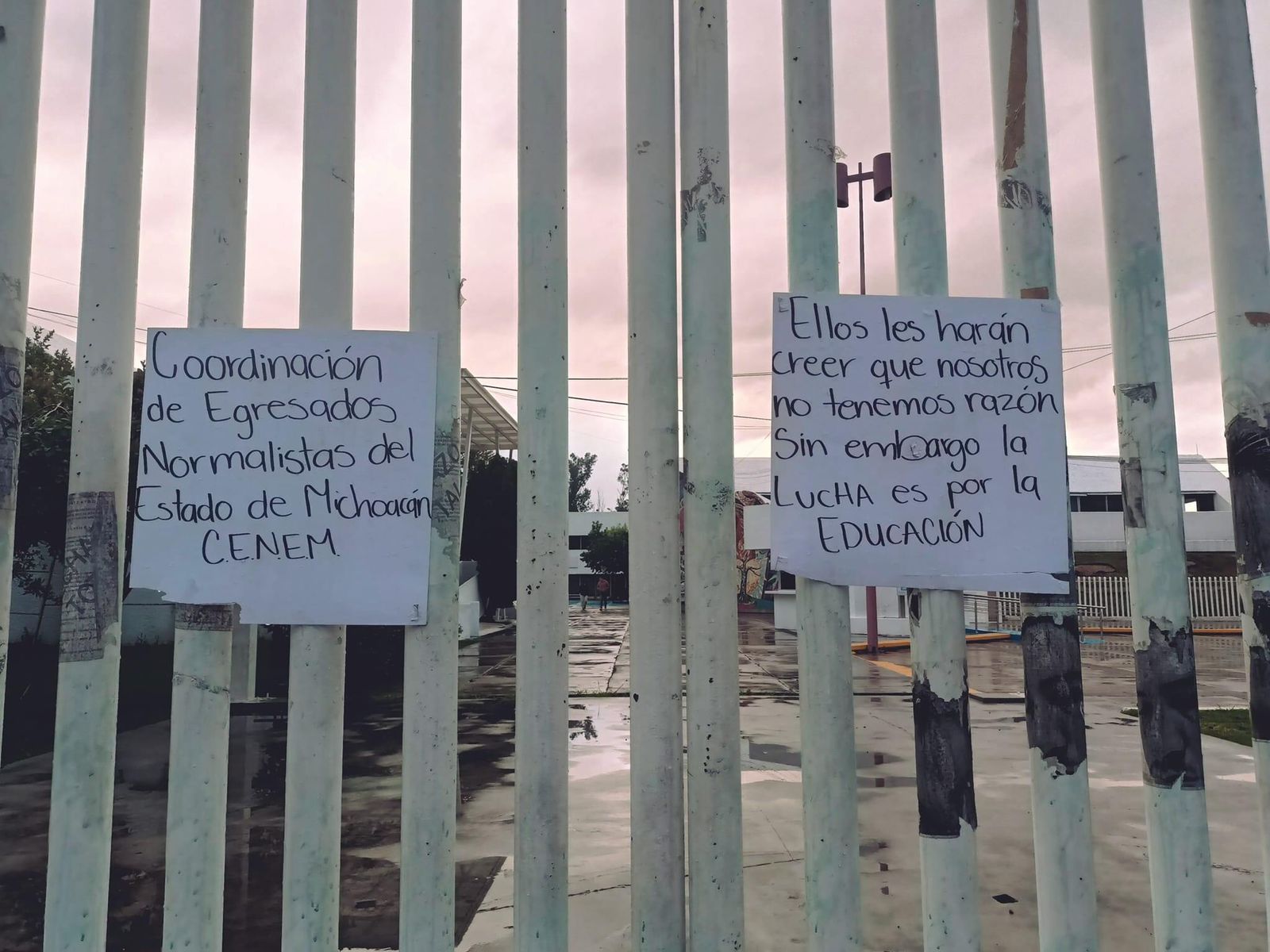 En Michoacán el ciclo escolar no ha iniciado egresados normalistas