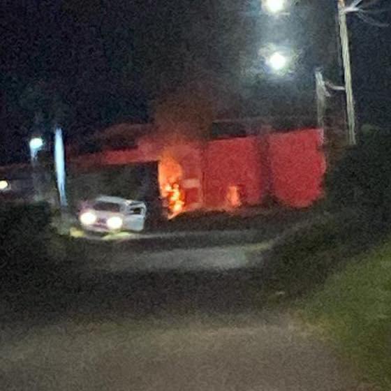 Encuentran muerto en carro calcinado tras balacera en la colonia Tejerías 