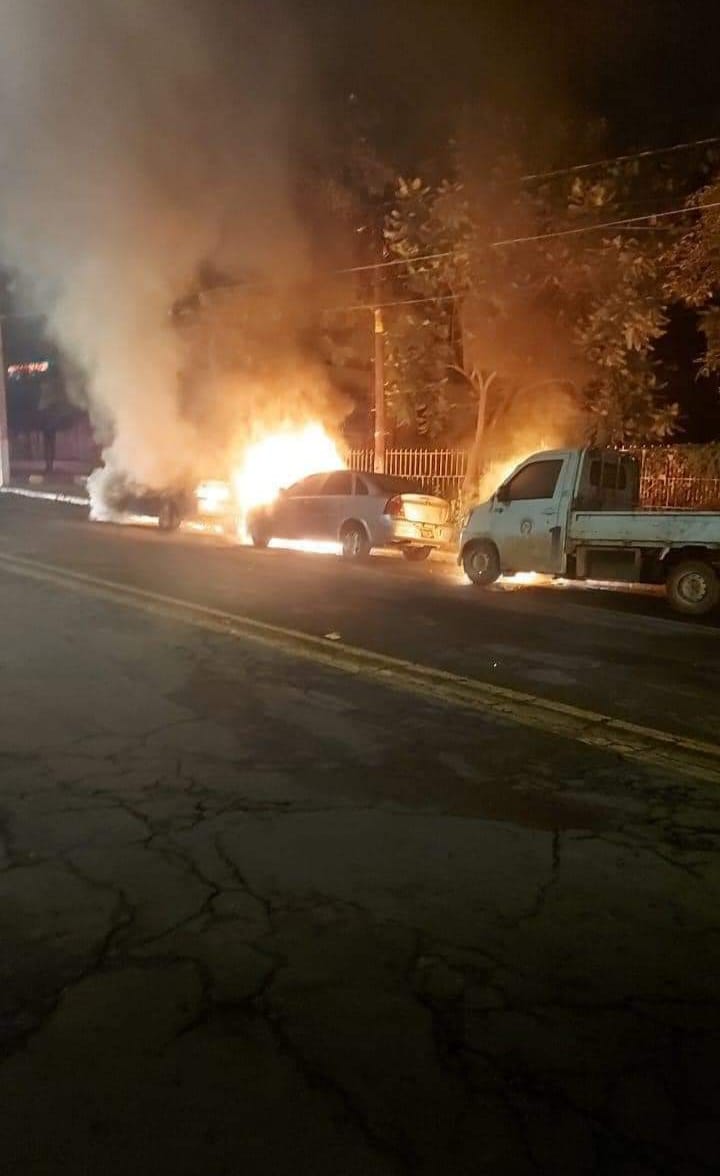 Enfrentamientos e incineración de vehículos tras captura de líder del Cártel Los Mezcaleros