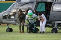 Helicóptero de la SEMAR da raite a mascota de equipo de béisbol