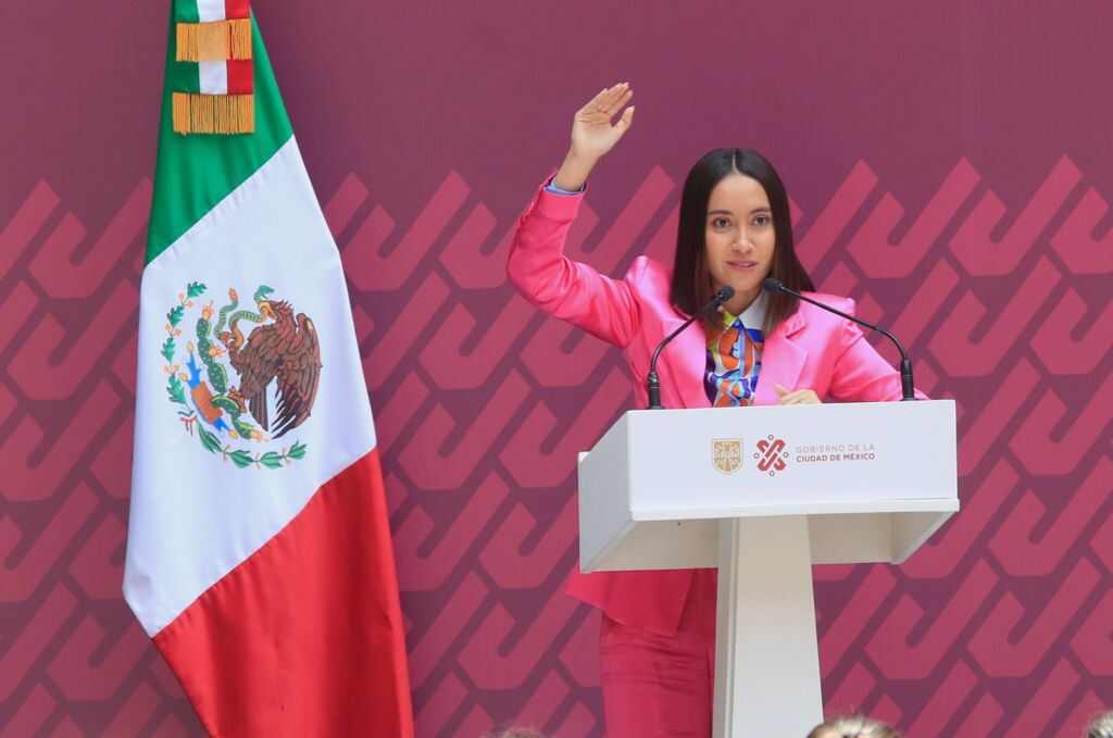 Astronauta Katya Echazarreta invita a niñas a que logren sus sueños