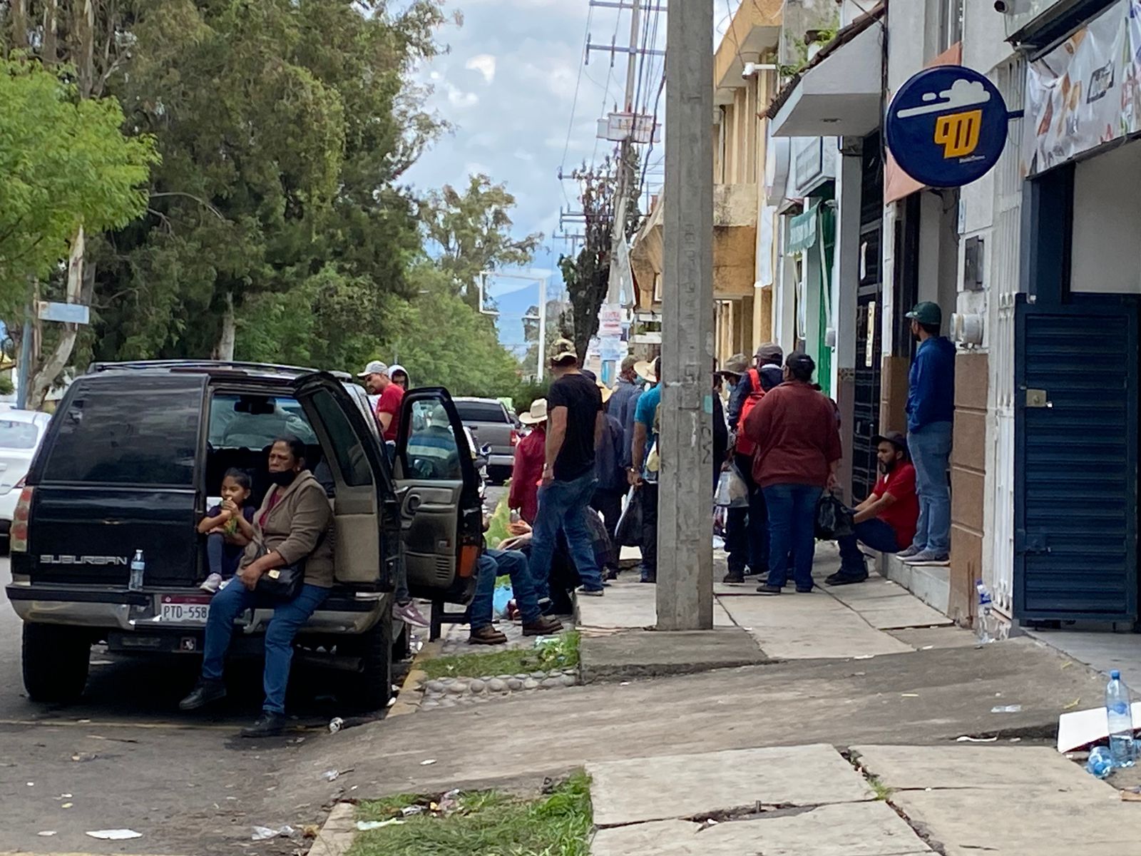 Inicia traslado a juzgados federales de los 167 detenidos en Uruapan