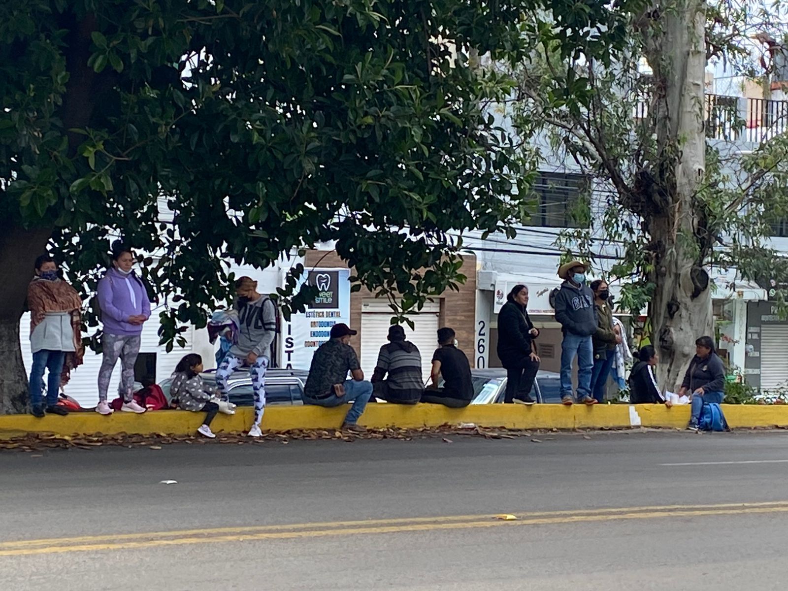 Inicia traslado a juzgados federales de los 167 detenidos en Uruapan