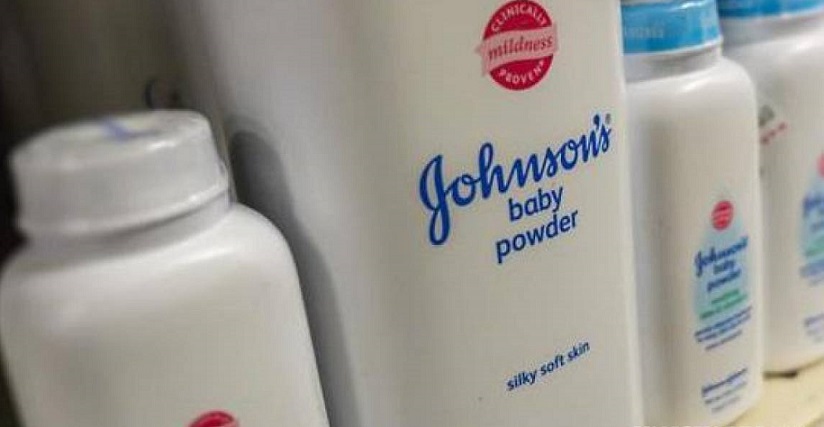 Johnson & Johnson retira polvo talco