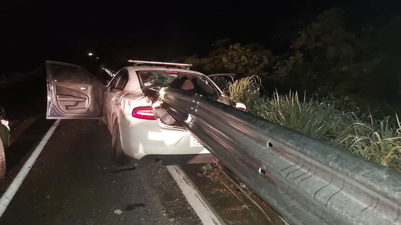 Patrulla de Guardia Nacional choca en autopista Siglo XXI