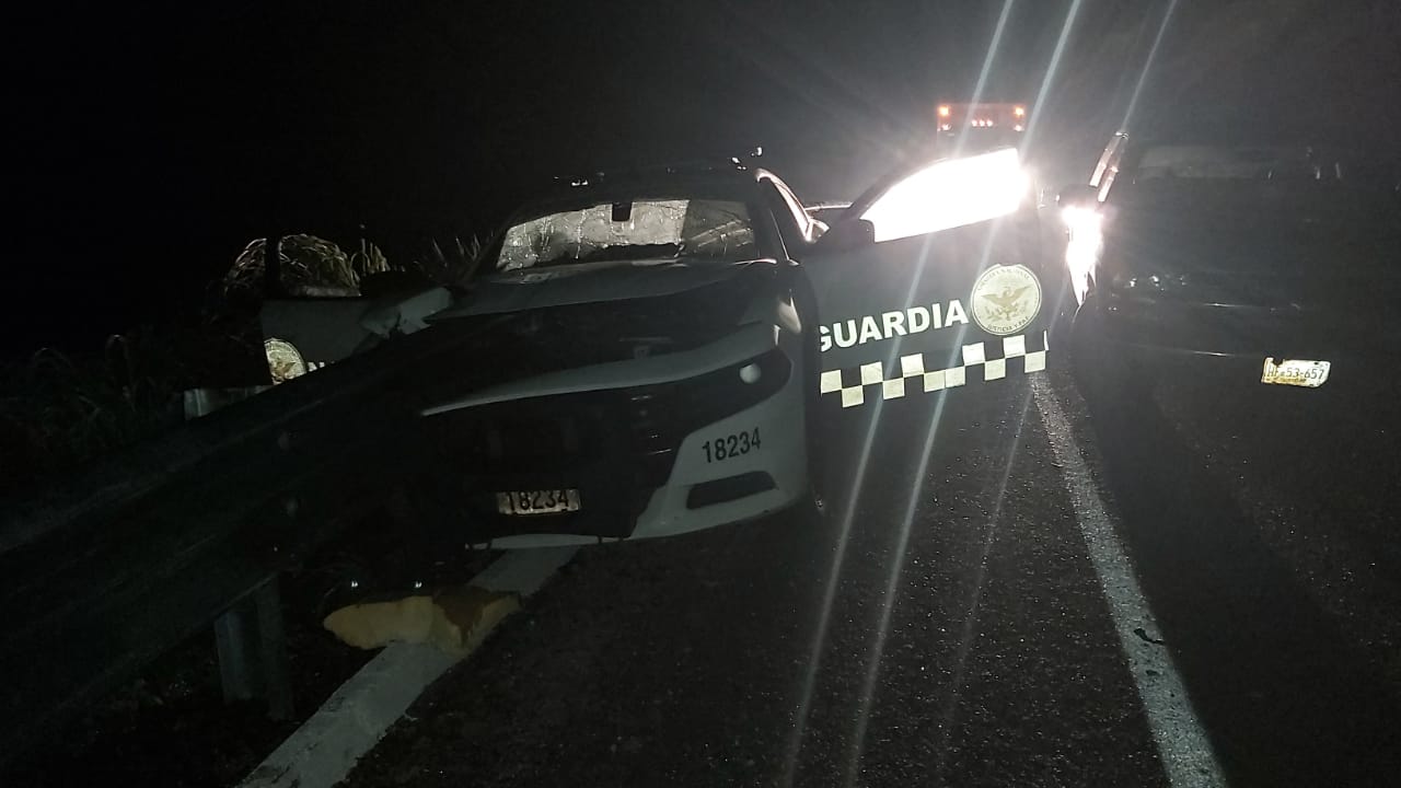 Patrulla de Guardia Nacional choca en autopista Siglo XXI