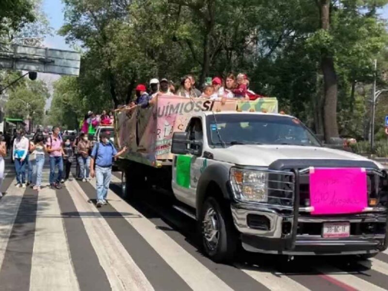 Cientos de padres protestaron en Paseo de la Reforma de la CDMX por el desabasto de medicinas para niños con cáncer, exigiendo al gobierno garantizar quimioterapias y su tratamiento oportuno