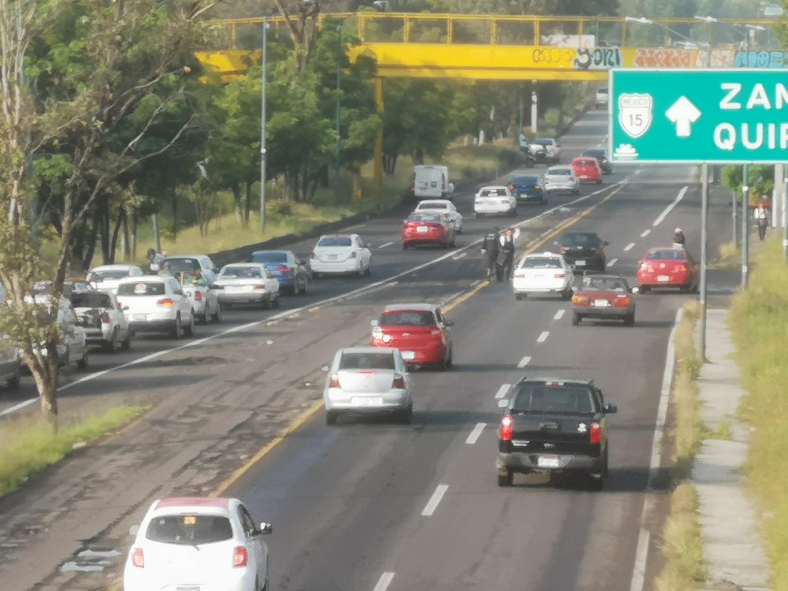 Reaparecen socavones en el libramiento frente al Estadio Morelos