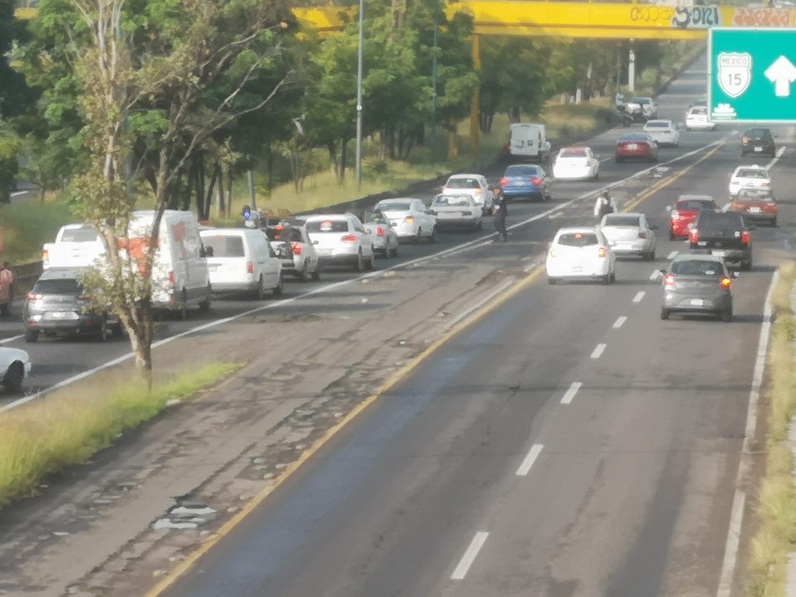 Reaparecen socavones en el libramiento frente al Estadio Morelos