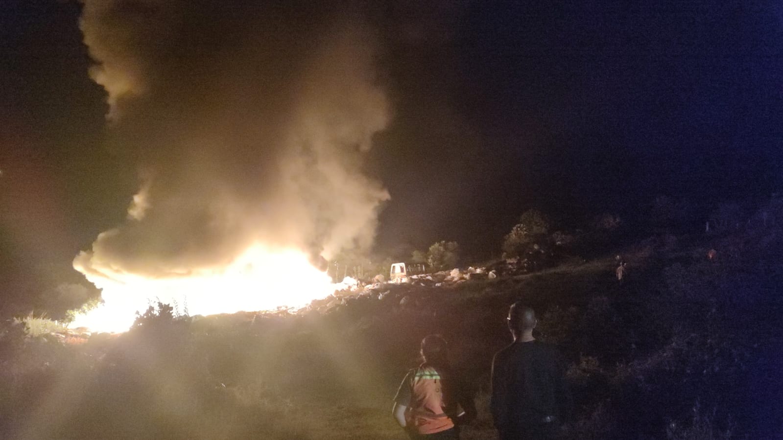 Se incendia recicladora en la carretera a Salamanca