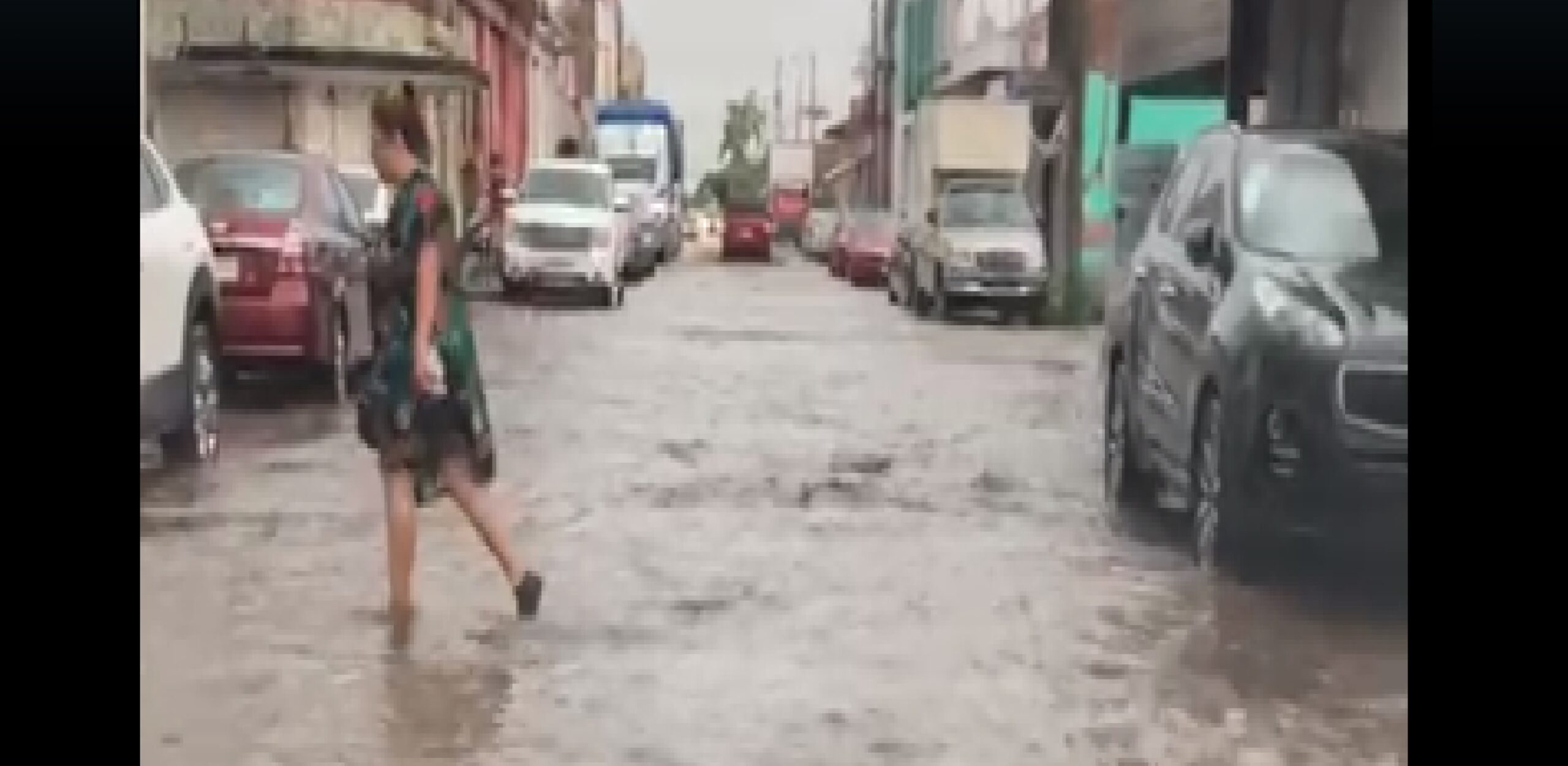 Tormenta sorprende a los habitantes de Apatzingán esta mañana