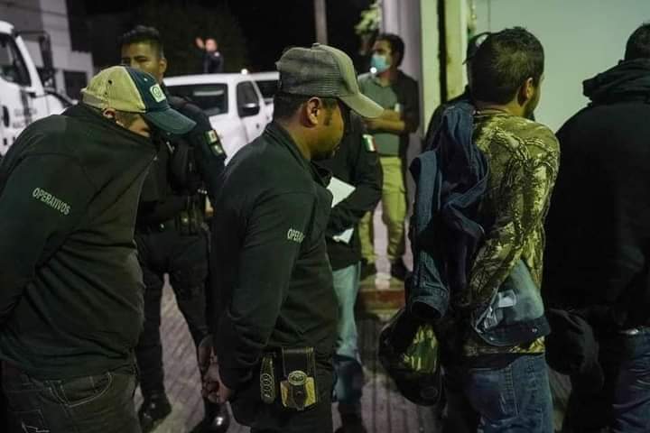 Trasladan a 154 detenidos en Tiamba al penal federal de Apatzingán