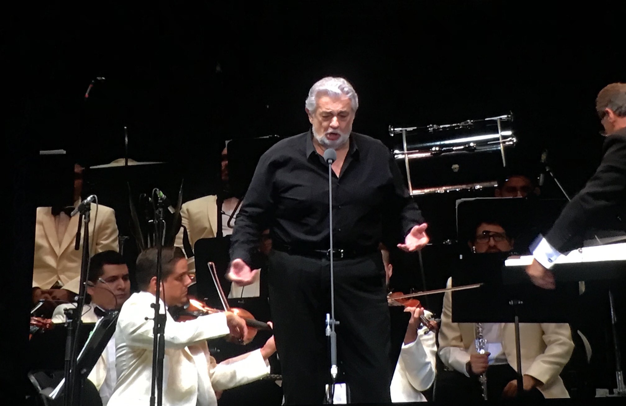 Vinculan a Placido Domingo con organización de trata de personas