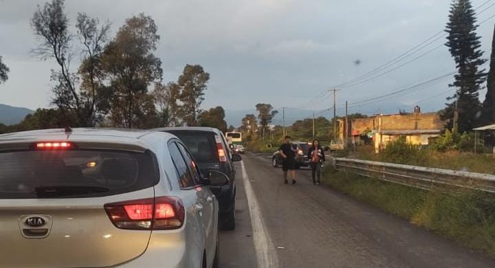 Vuelca un tráiler en la carretera Morelia - Pátzcuaro
