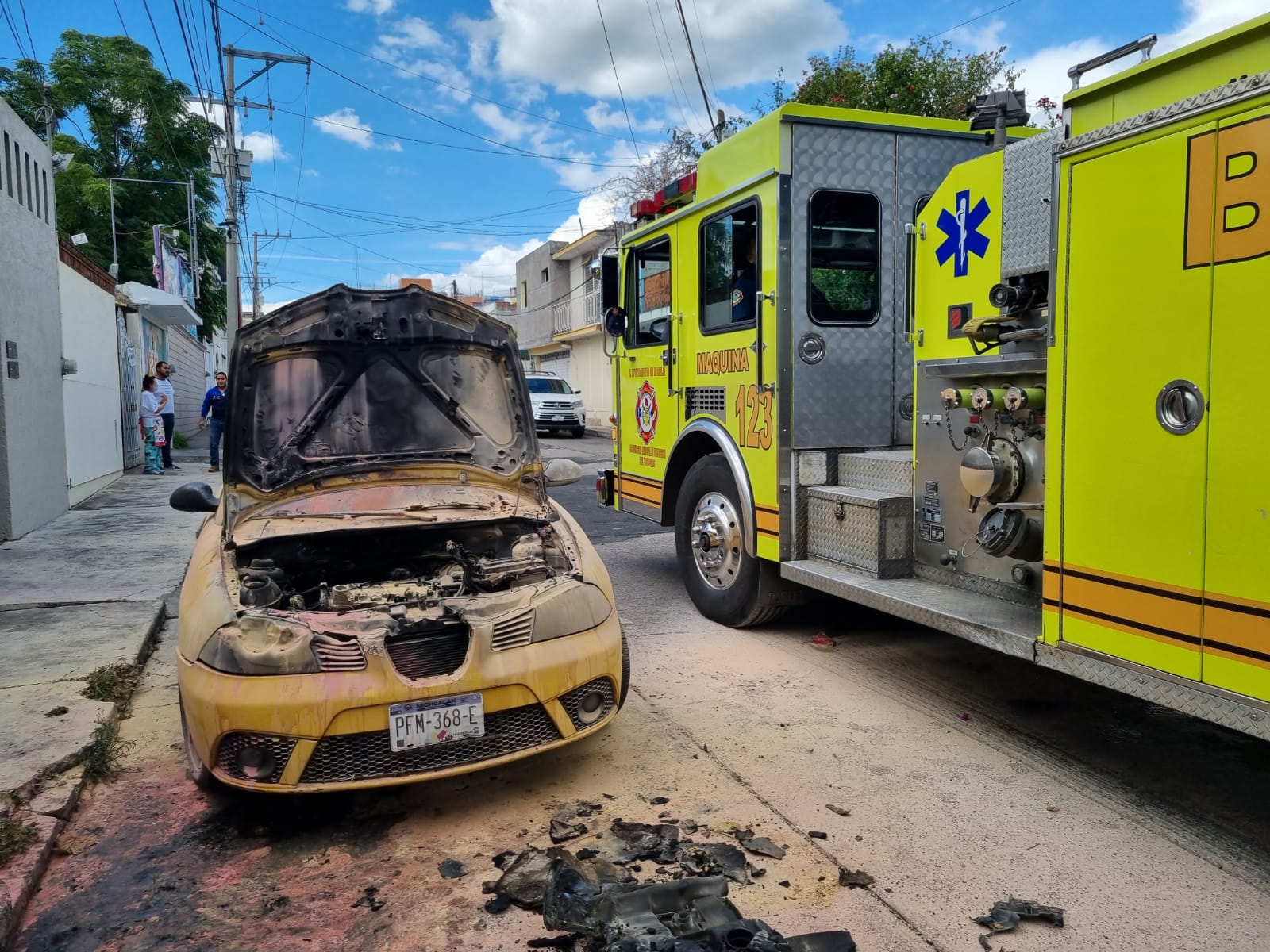 Se incendia vehículo en la colonia Chapultepec