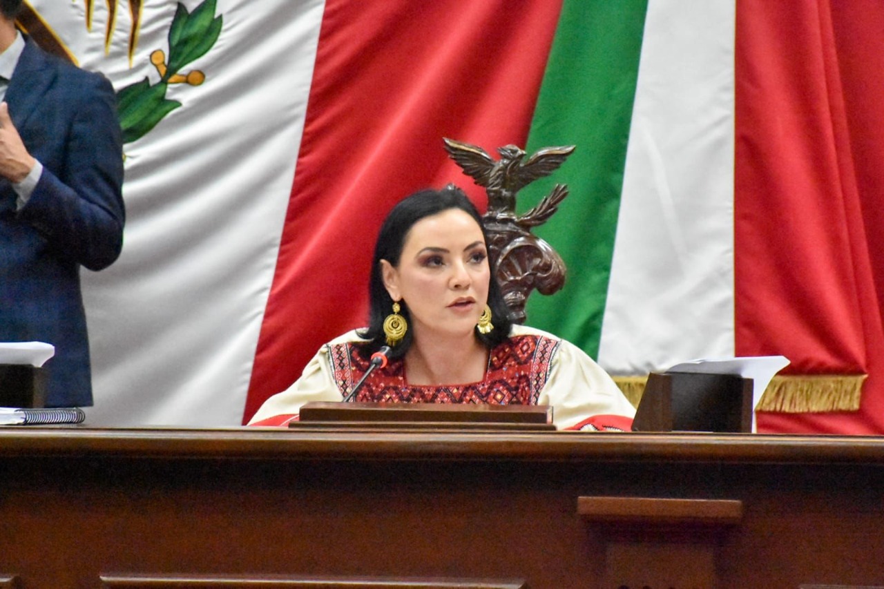 Adriana Hernández primer legislatura