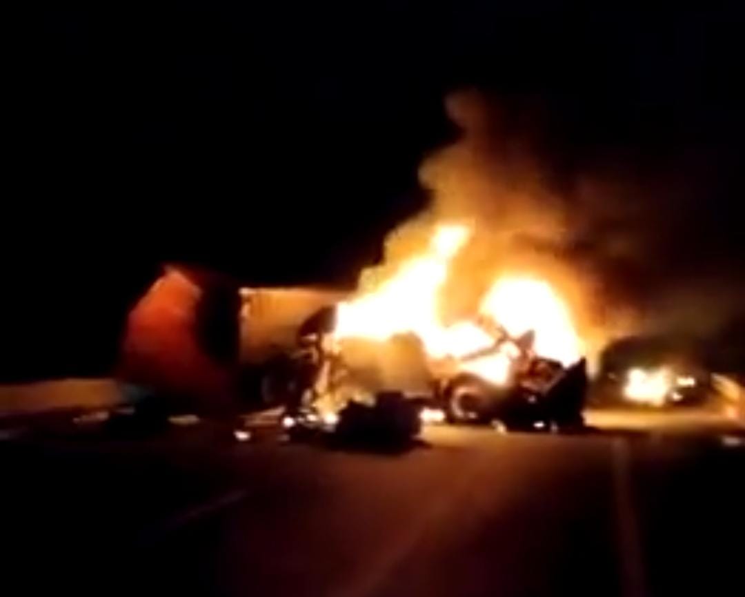 Al menos dos calcinados en accidente en autopista Siglo XXI2