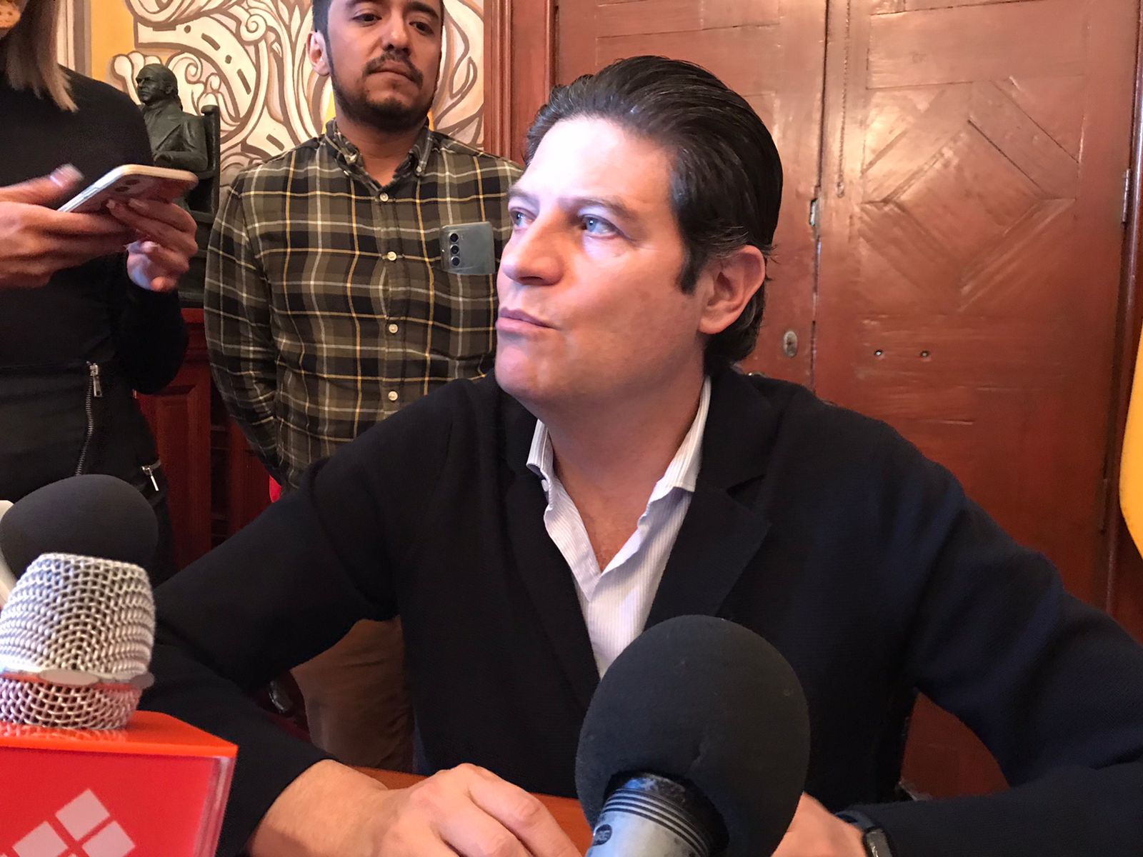 Alfonso Martínez da espaldarazo a Bedolla en su primer año de gobierno