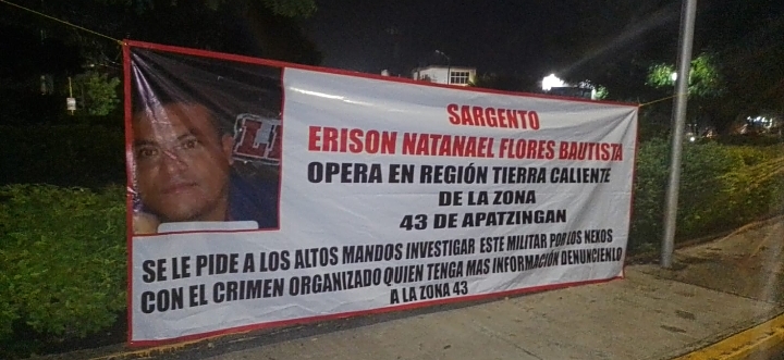 Amanecen mantas para denunciar a mando militar en la región de Apatzingán2