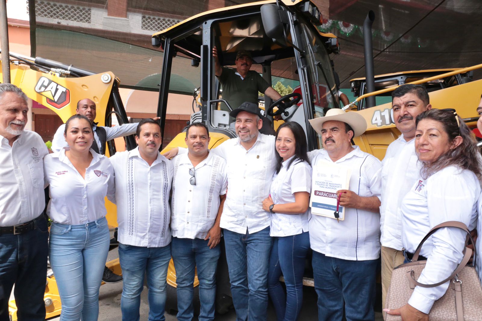 Bedolla pone en marcha el programa de entrega de maquinaria a municipios