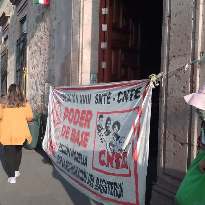 CNTE se retira de bancos; mañana liberarán casetas