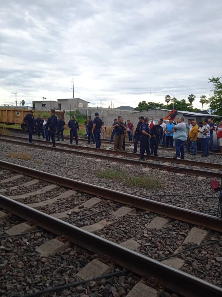 CNTE y trabajadores de la educación colapsan Michoacán