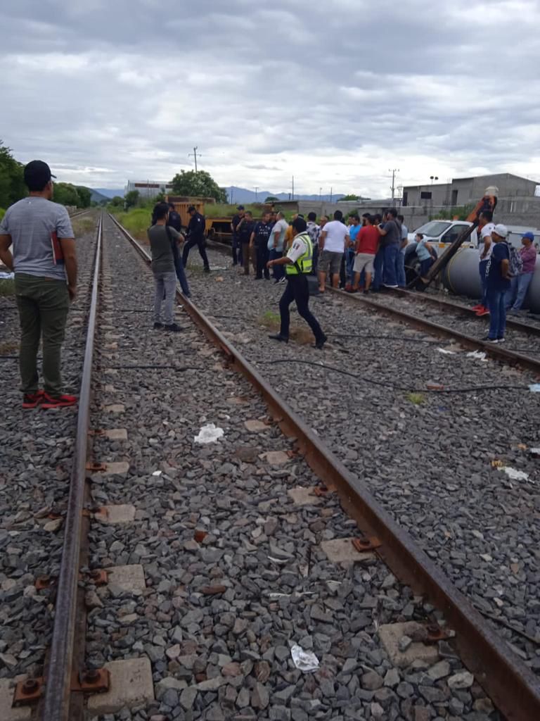 CNTE y trabajadores de la educación colapsan Michoacán