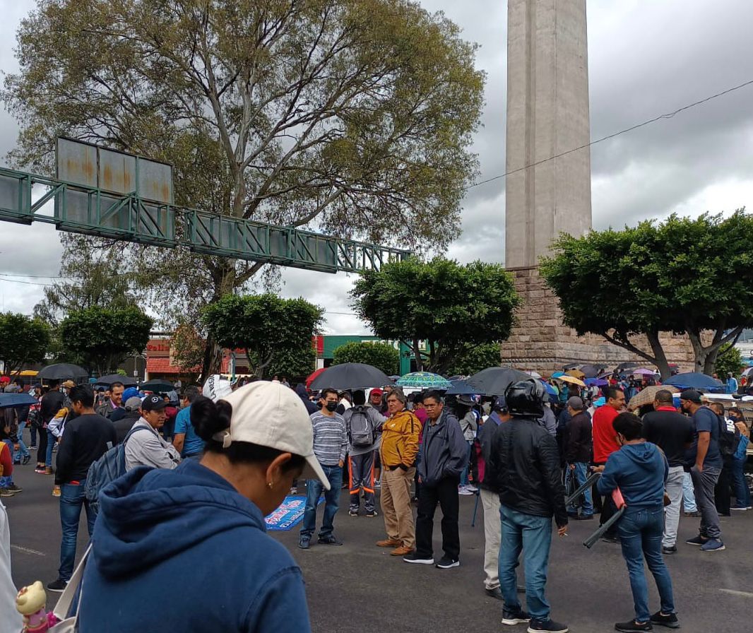 CNTE y trabajadores de la educación colapsan Michoacán