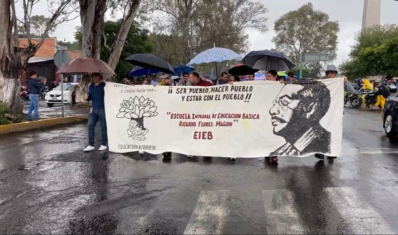 CNTE y trabajadores de la educación colapsan Michoacán