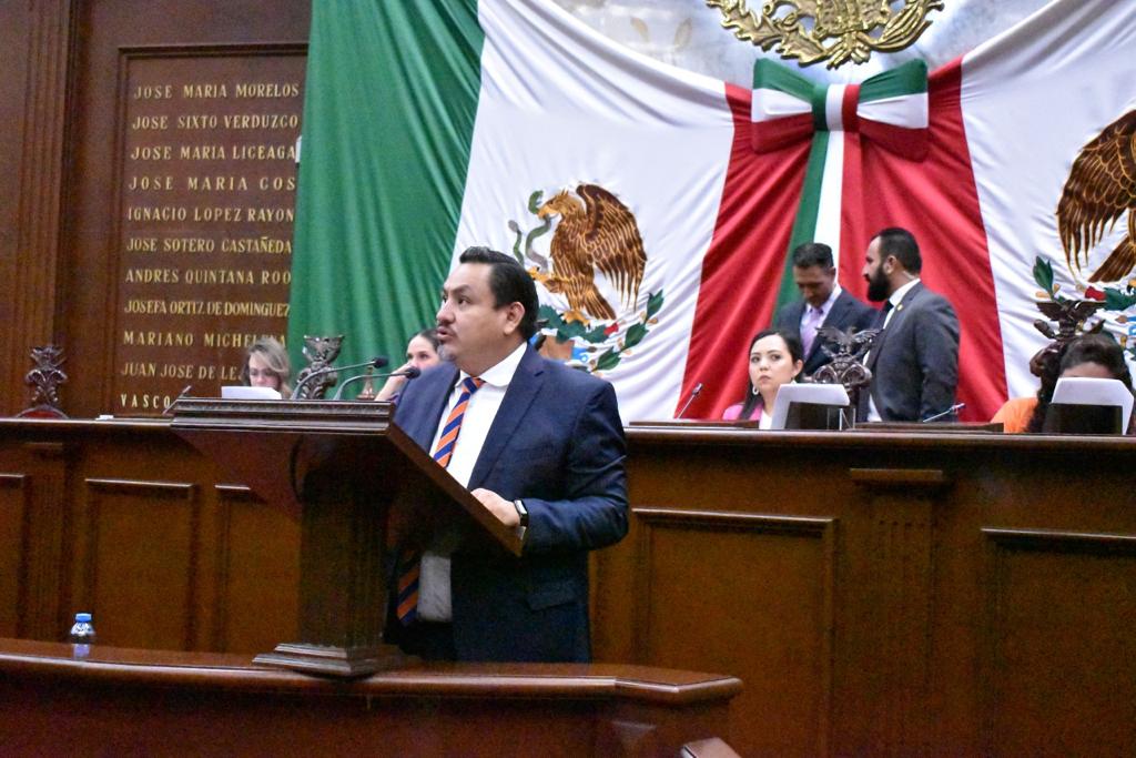 Cabildo en Michoacán Víctor Manríquez