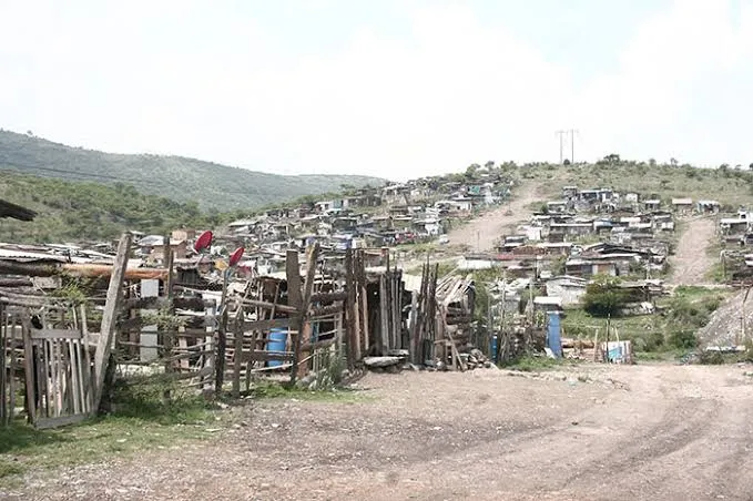 Desalojan a 150 familias en la colonia La Valenciana en Pátzcuaro