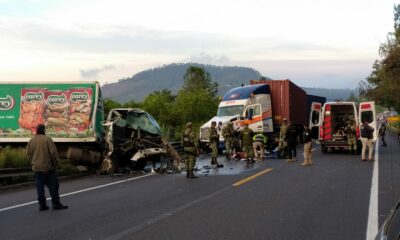 Encontronazo entre dos camiones en la autopista Siglo XXI, hay un fallecido