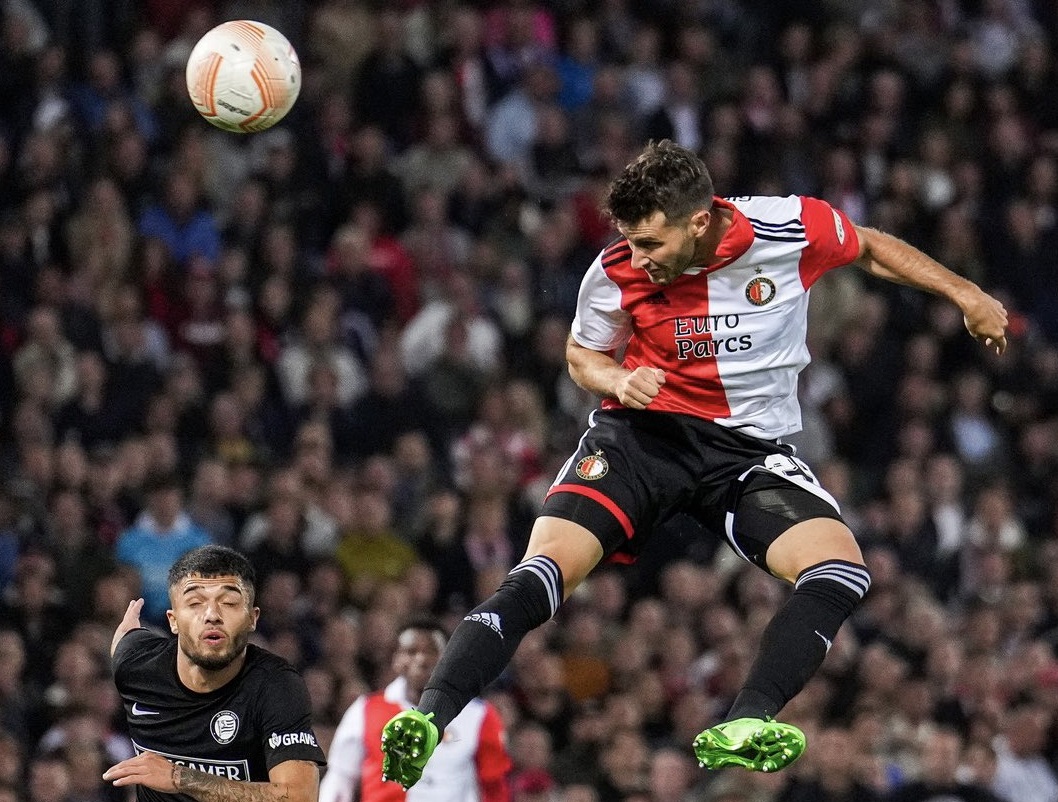 ¡Imparable! Santiago Giménez anota de nuevo en la Europa League