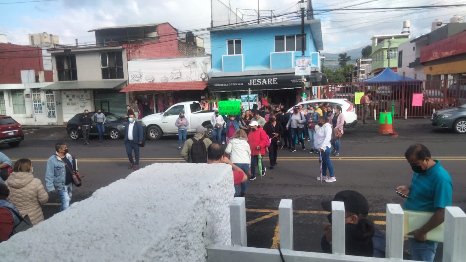 Maestros de Zinapécuaro y Álvaro Obregón denuncian falta de docentes