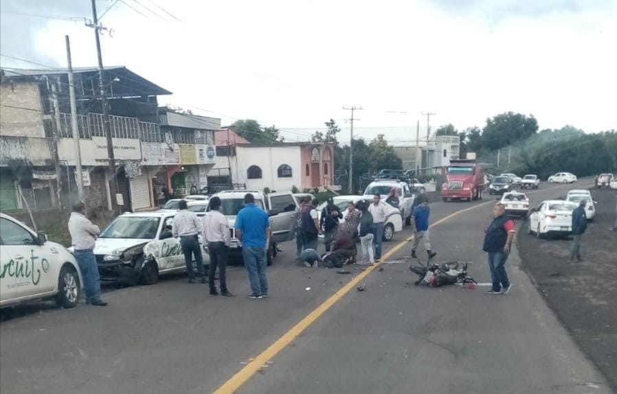 Motociclista muere al chocar contra vehículo esta mañana en Uruapan