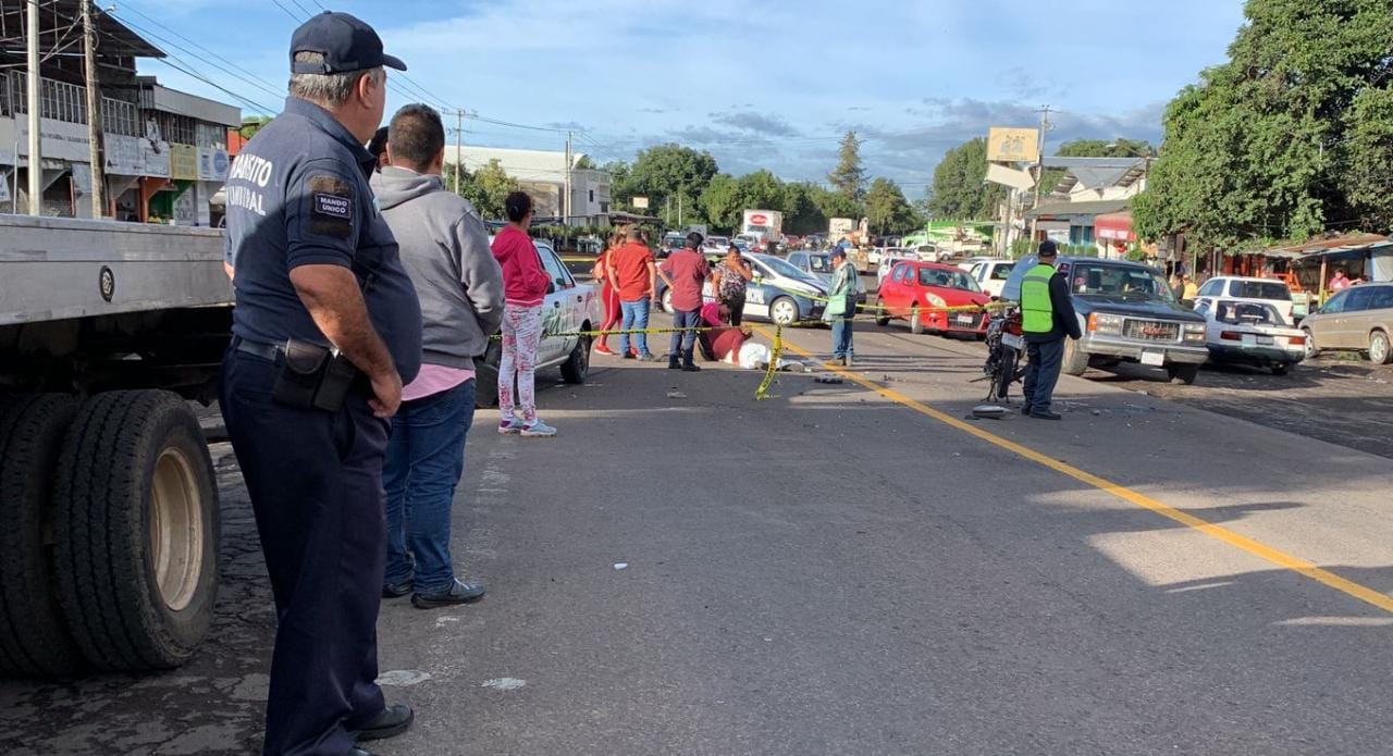 Motociclista muere al chocar contra vehículo esta mañana en Uruapan