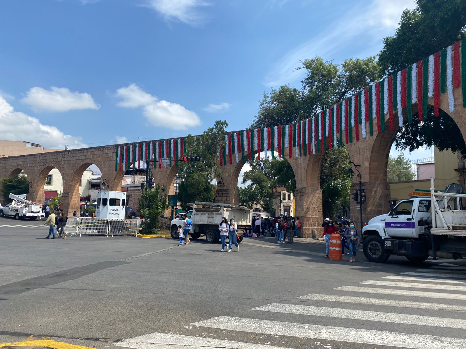 Normalistas bloquean Madero y Acueducto; exigen aumento de becas