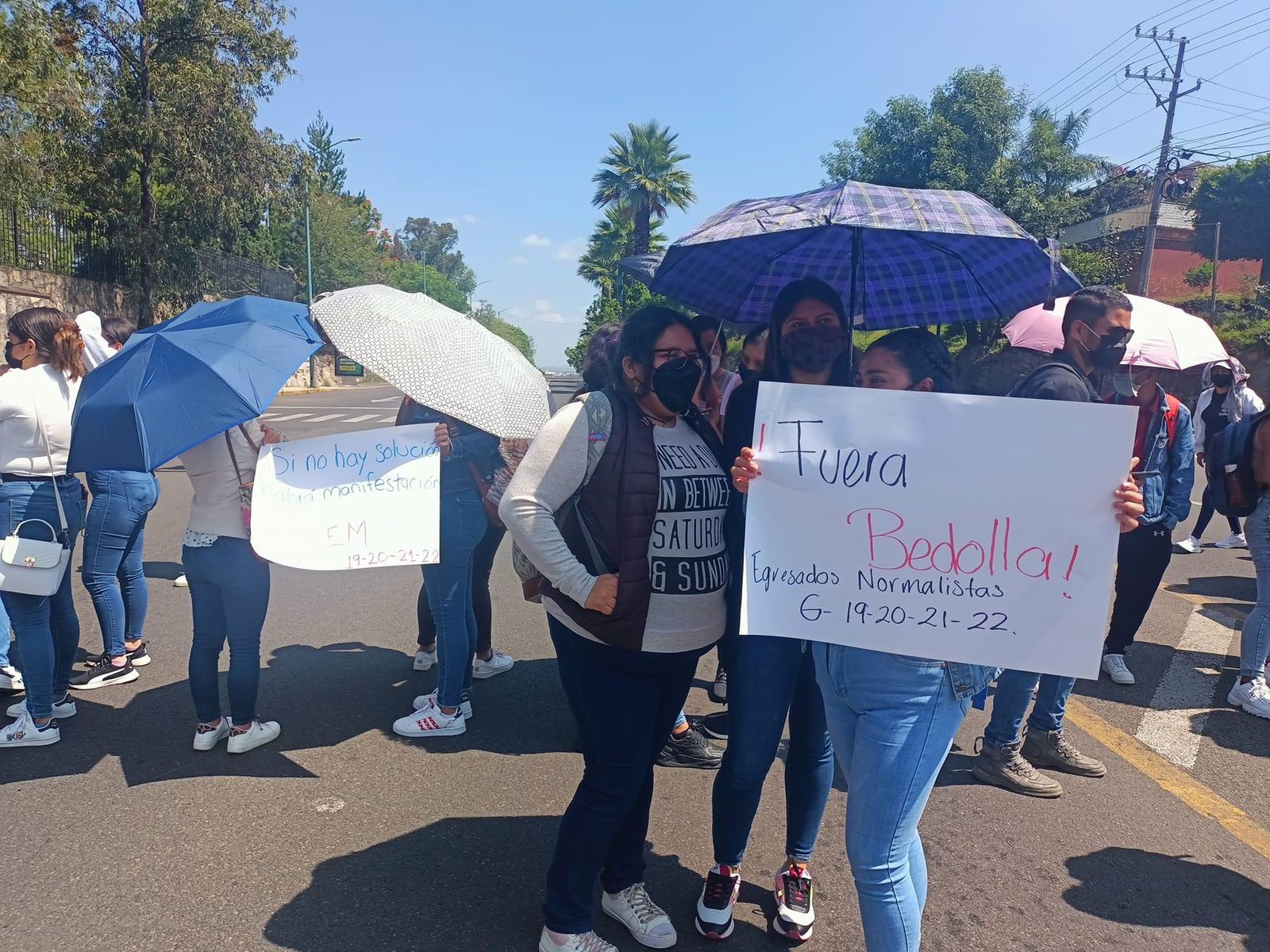Normalistas bloquean vialidades en Morelia; exigen plazas automáticas