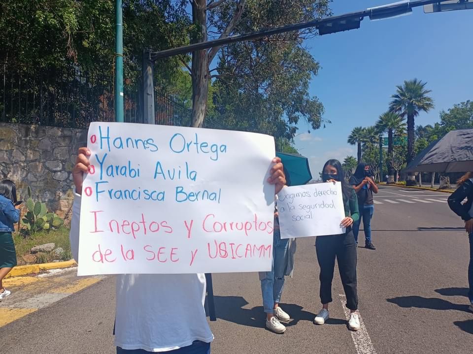 Normalistas bloquean vialidades en Morelia; exigen plazas automáticas