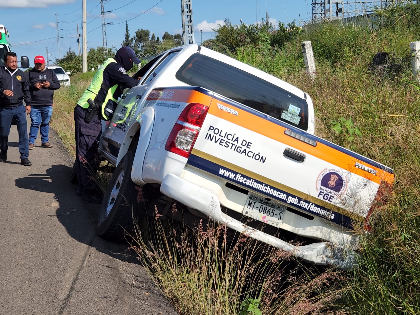 Patrulla de la FGE atropella a dos ciclistas2